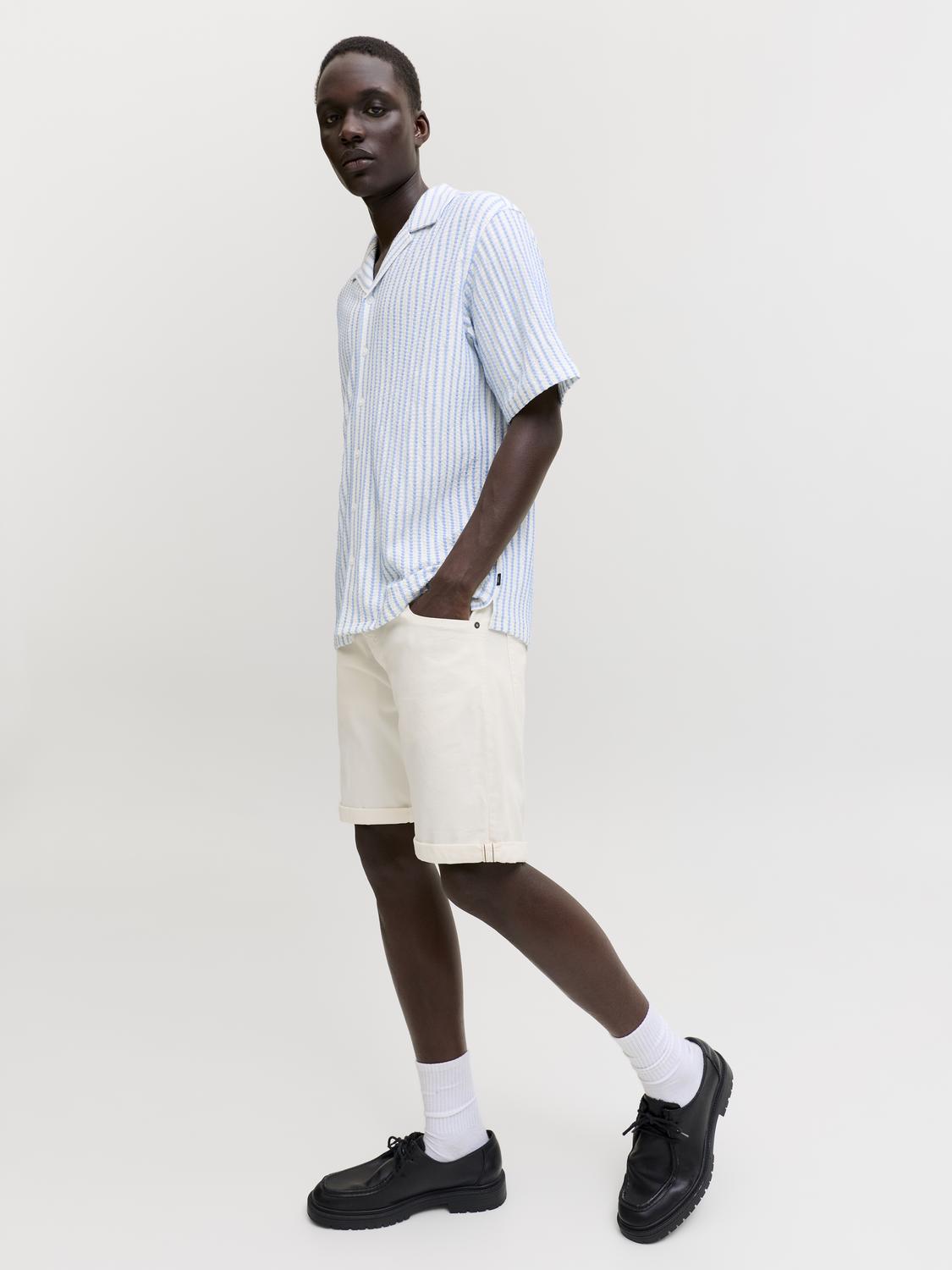 model_shot-creative
