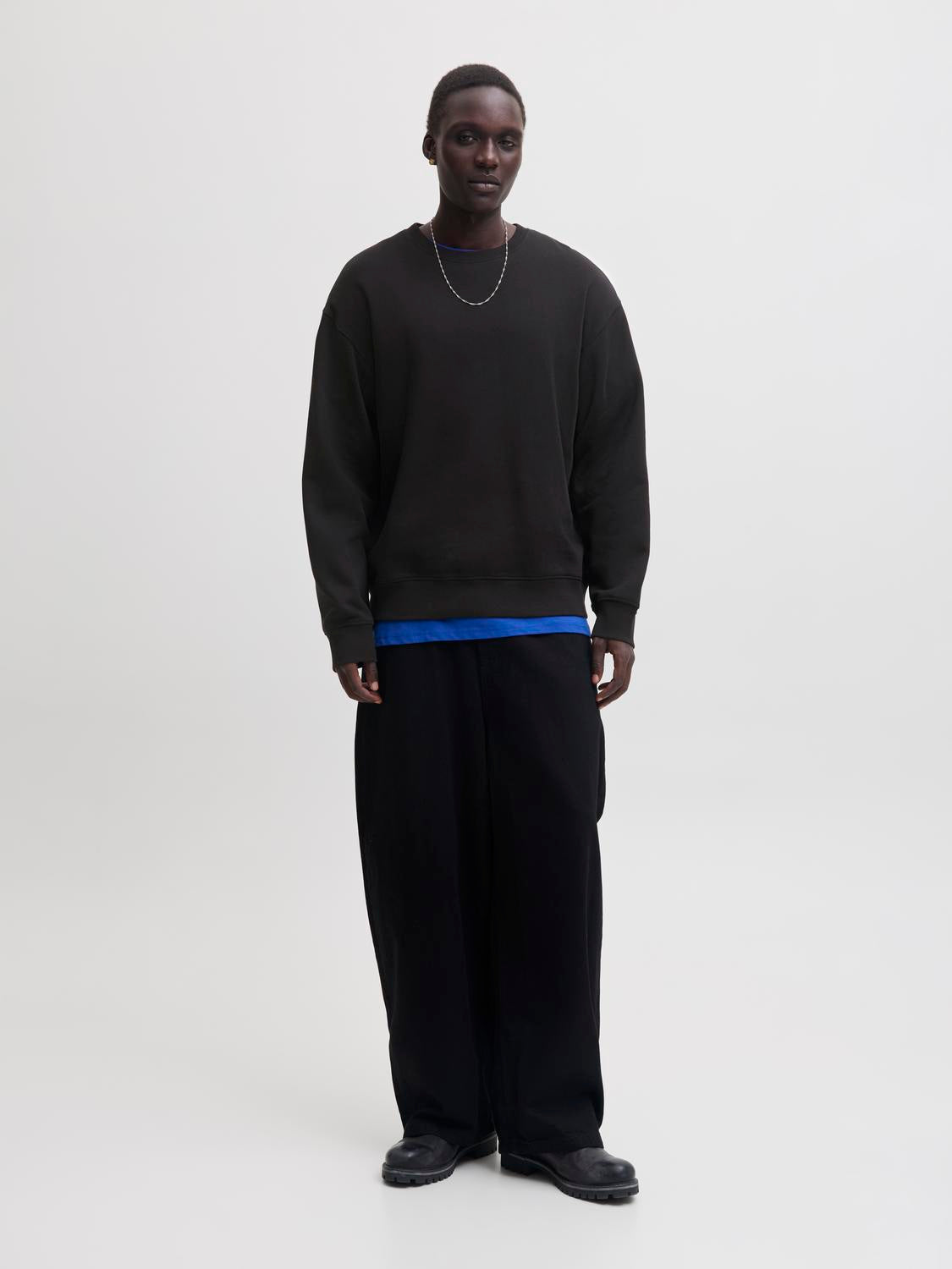 model_shot-front_full