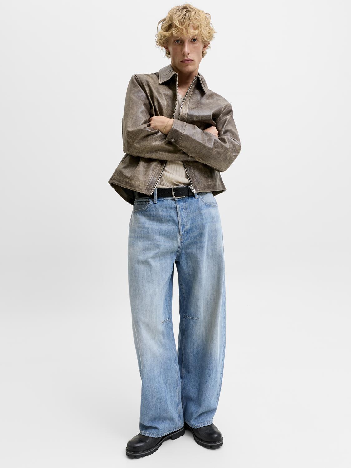 model_shot-creative