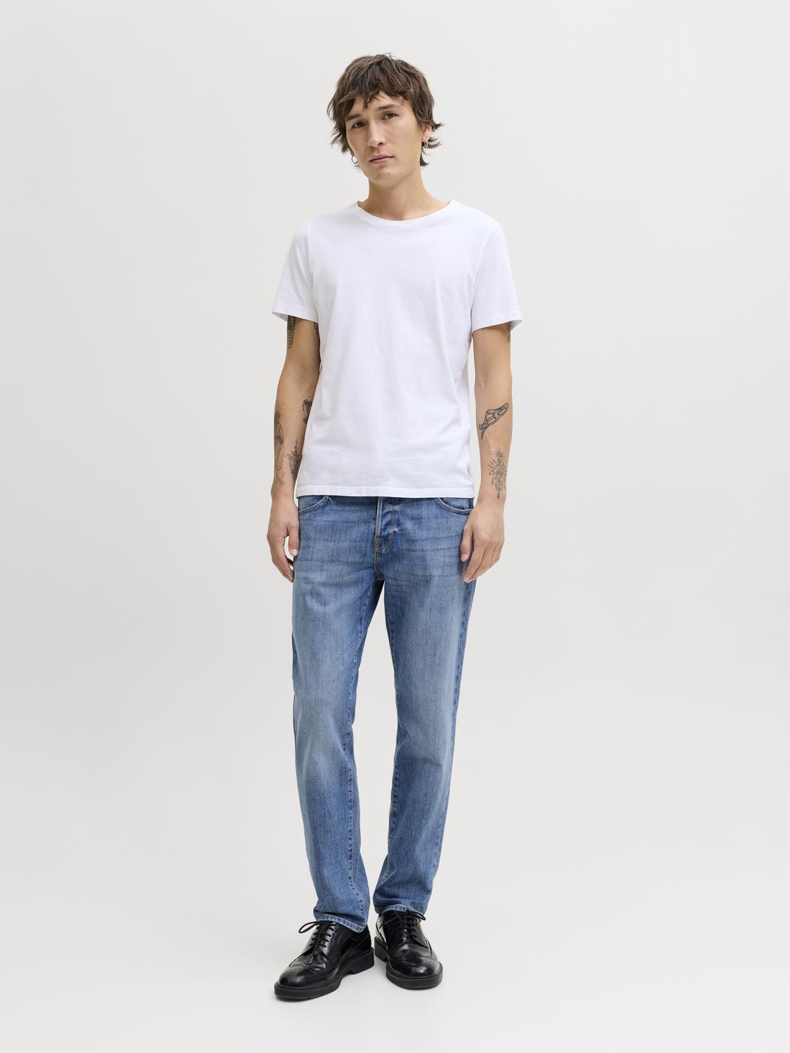 model_shot-front_full