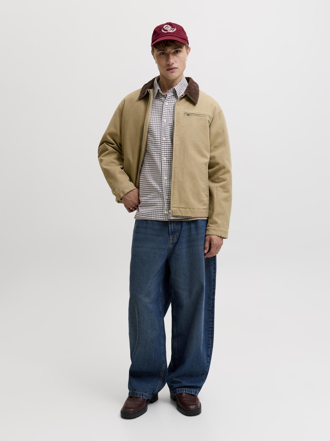 model_shot-front_full