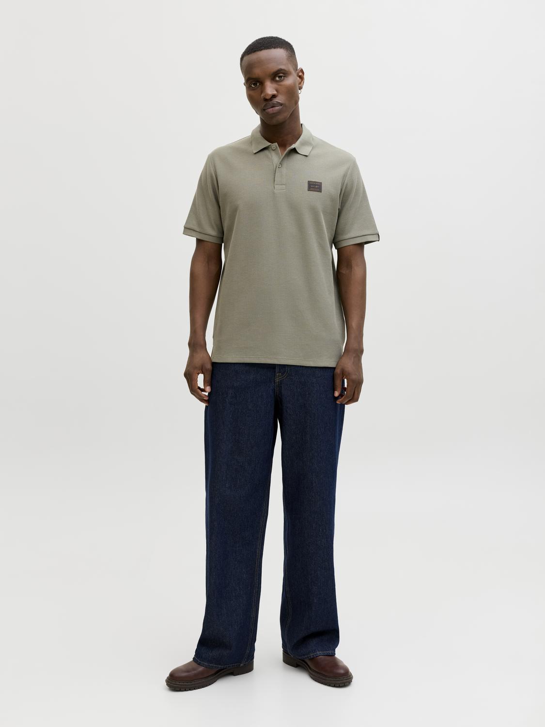 model_shot-front_full