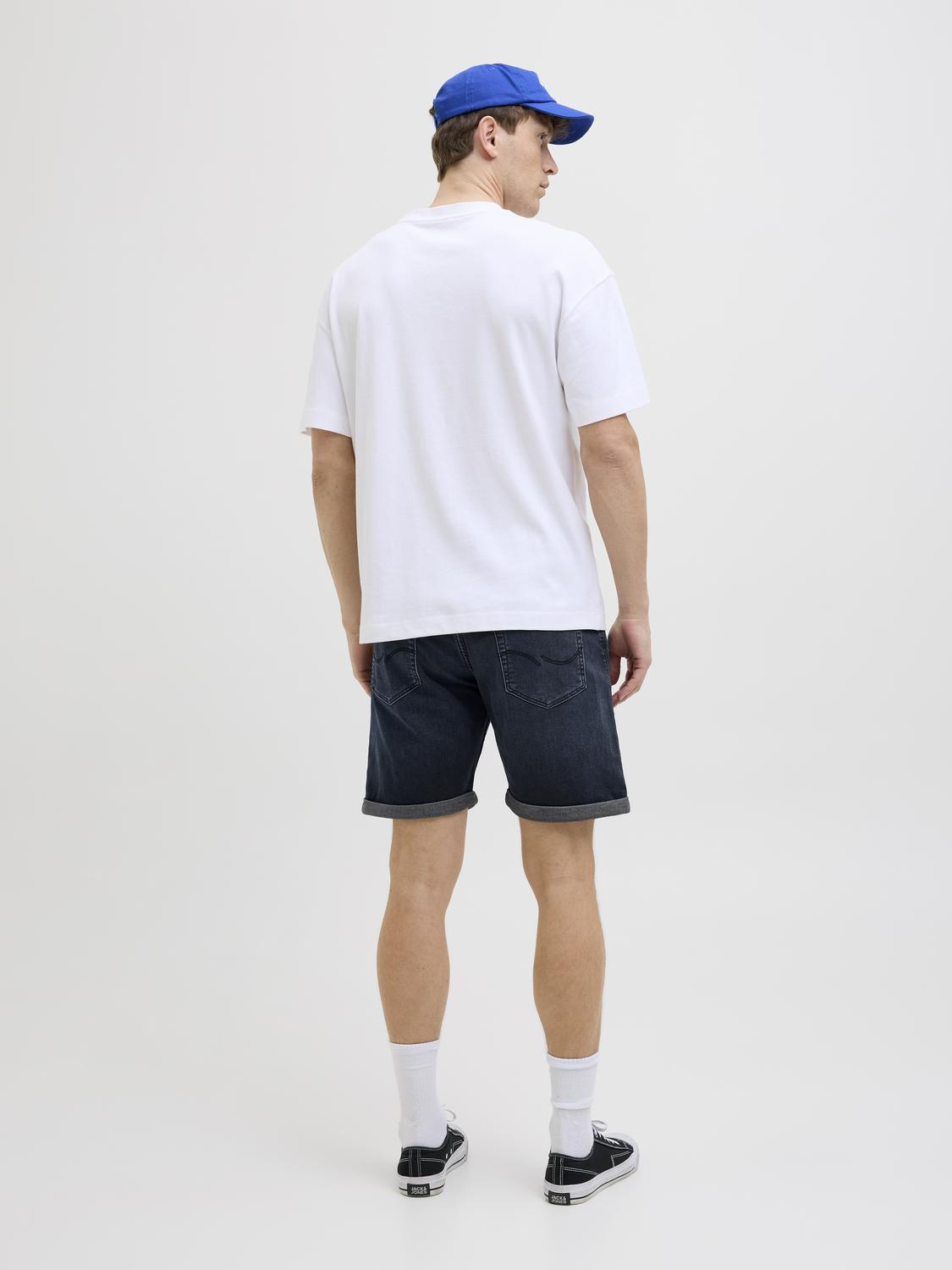model_shot-back