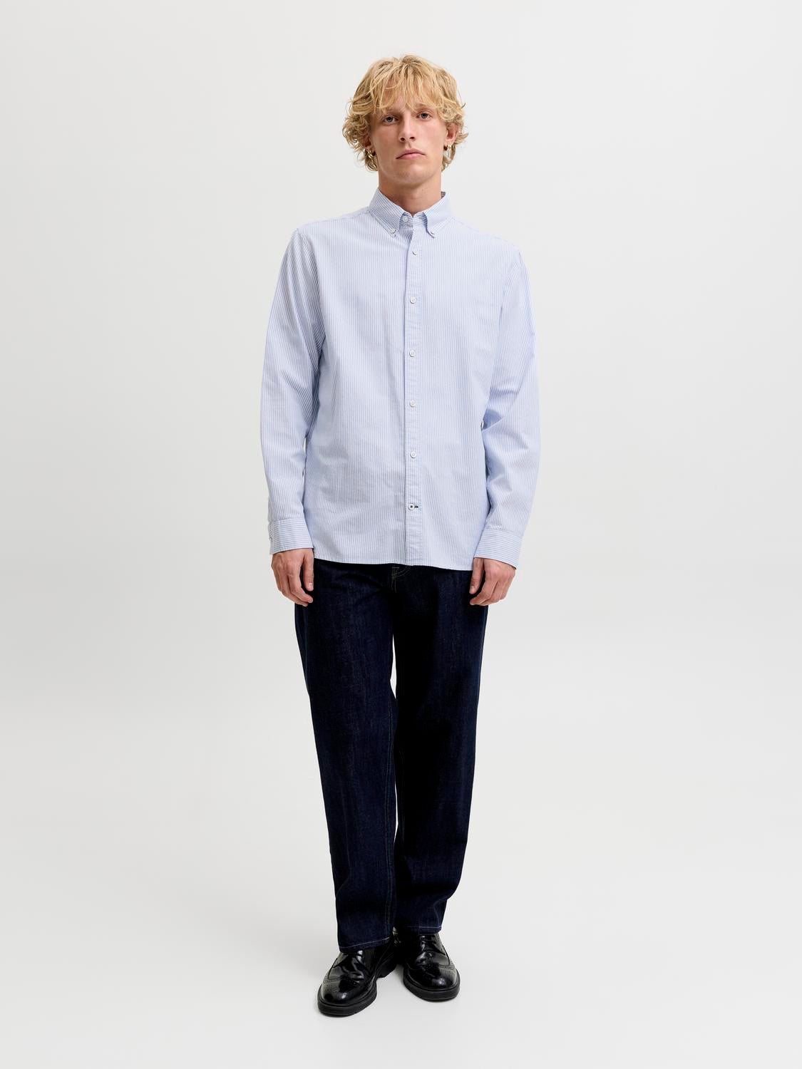 model_shot-front_full