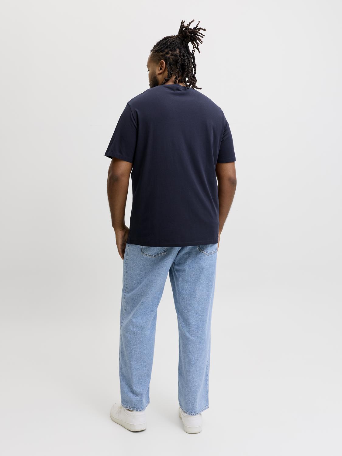 model_shot-back