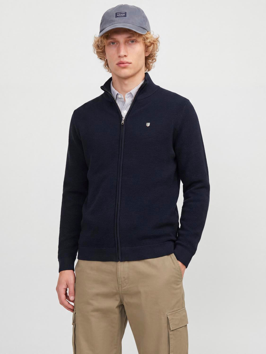 model_shot-front