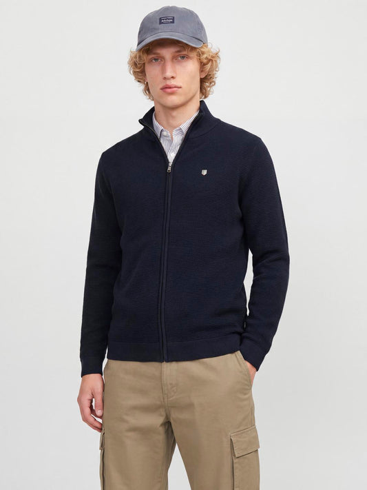 model_shot-front