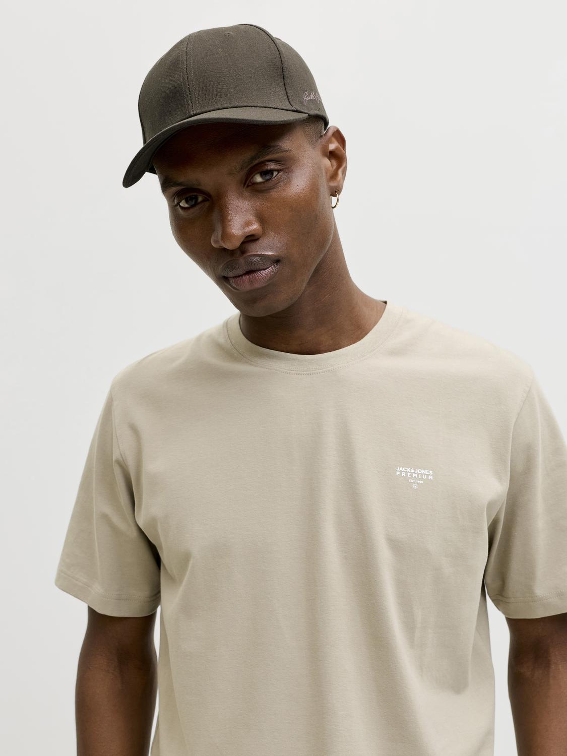 model_shot-front