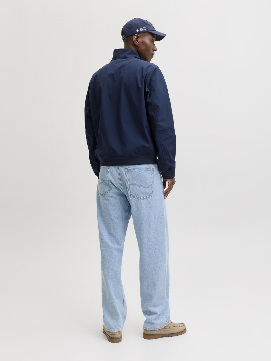 model_shot-back