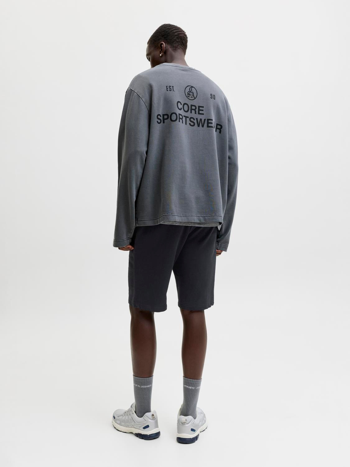 model_shot-back