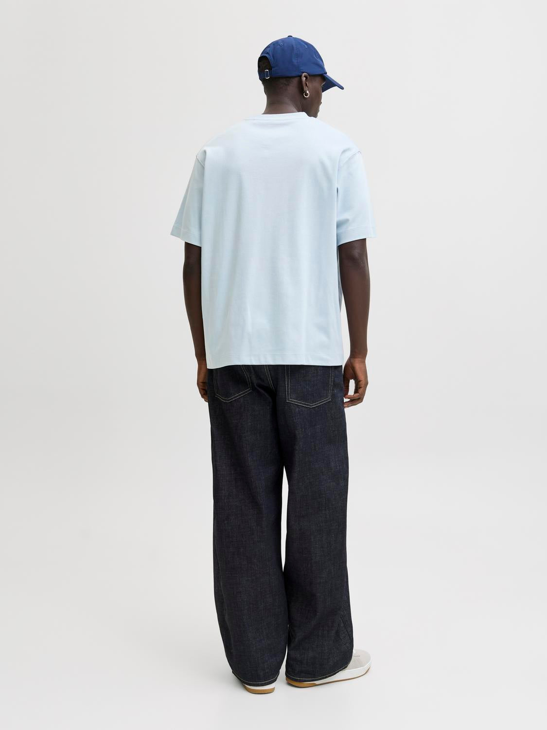 model_shot-back