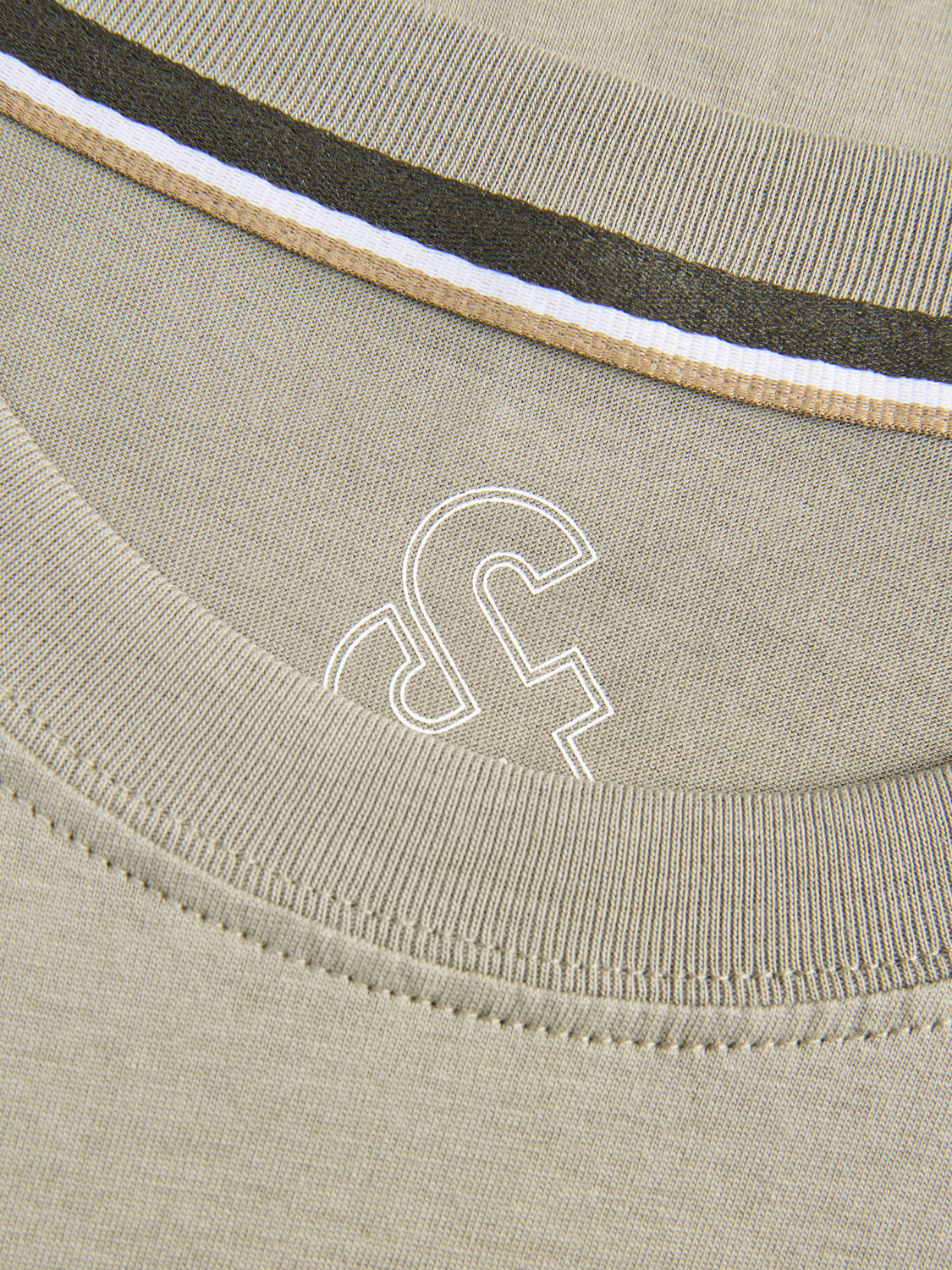 model_shot-detail