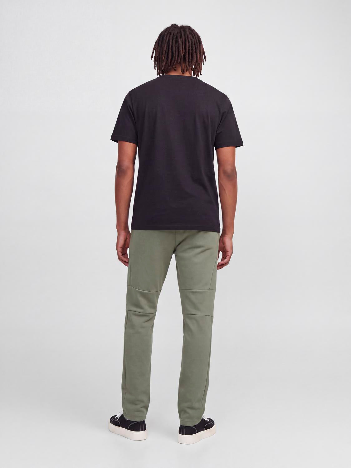 model_shot-back