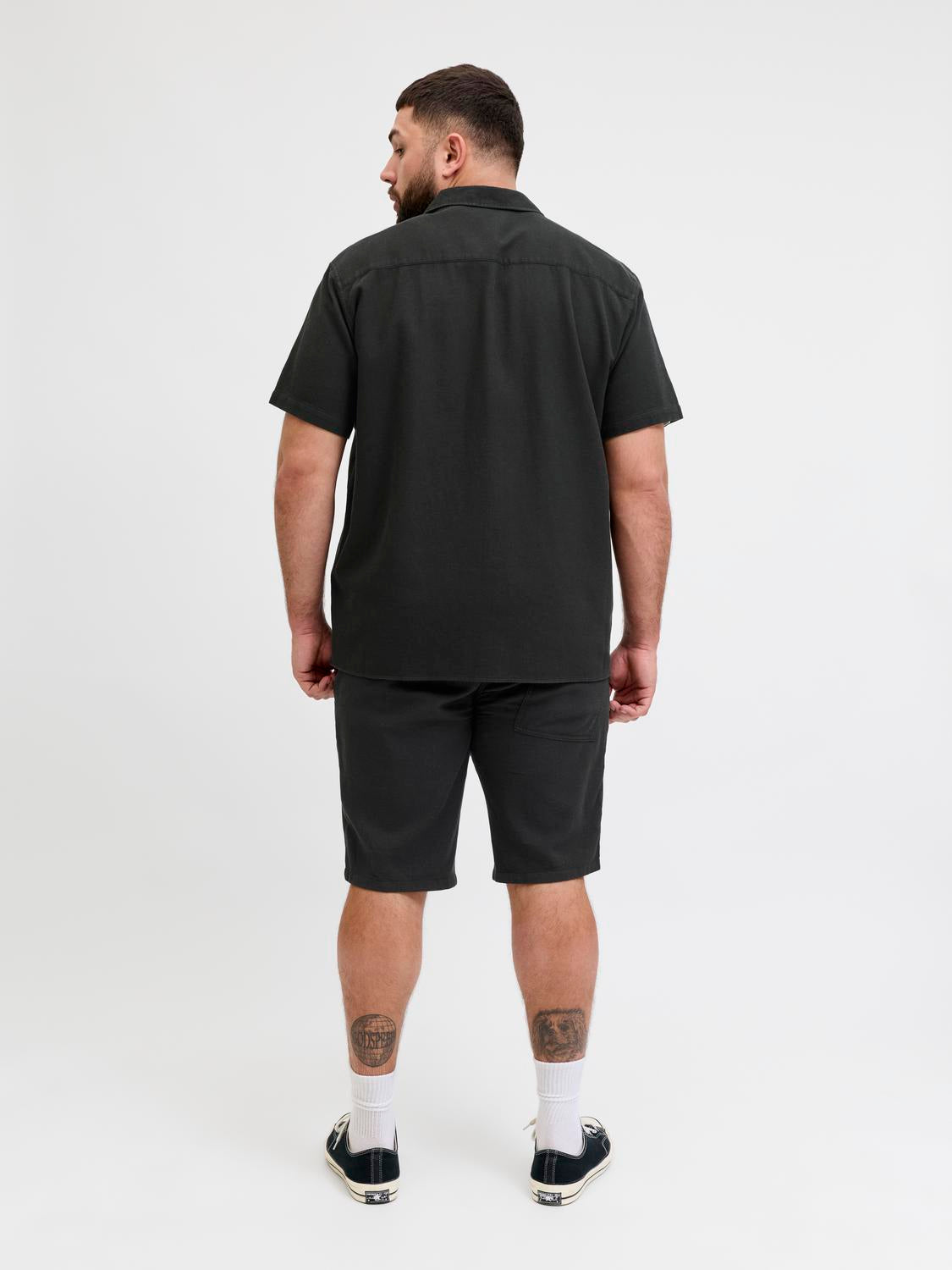 model_shot-back