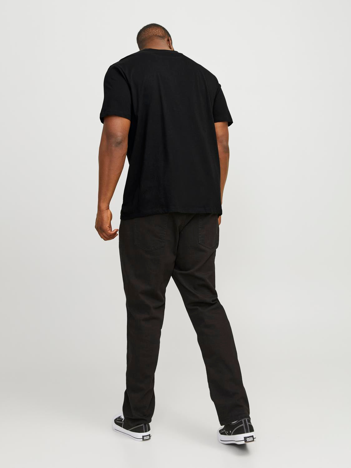 model_shot-back