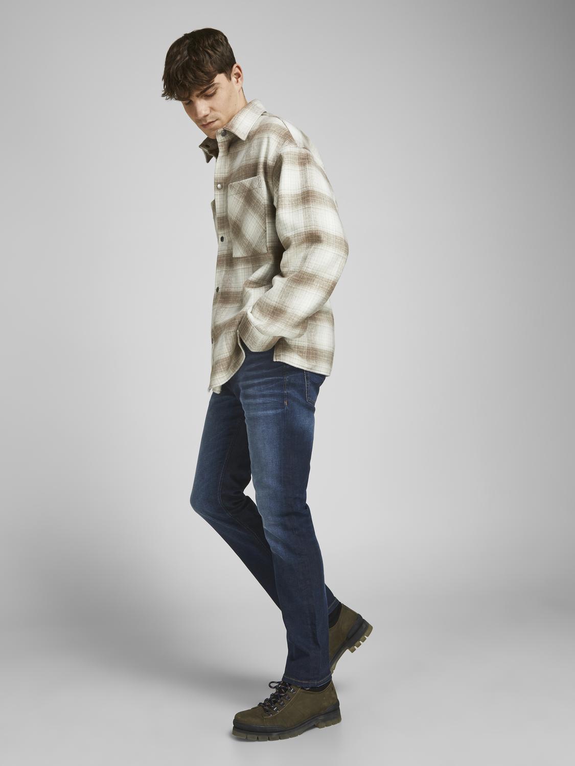 model_shot-creative