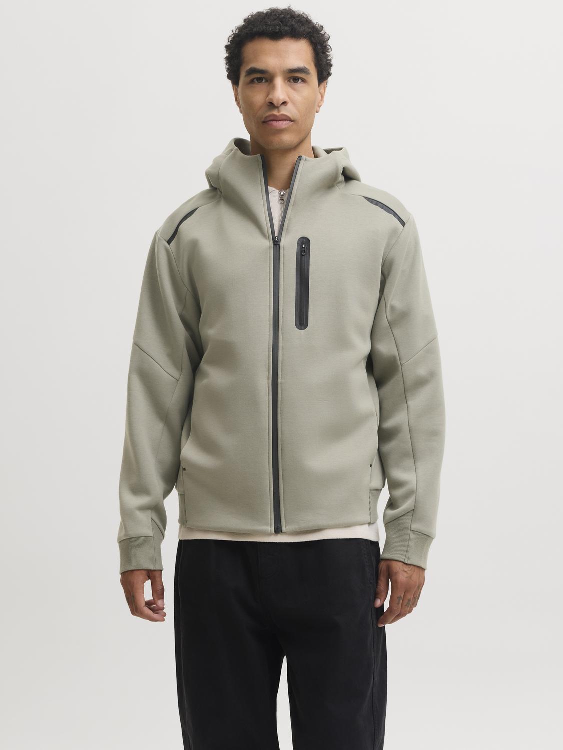 model_shot-front