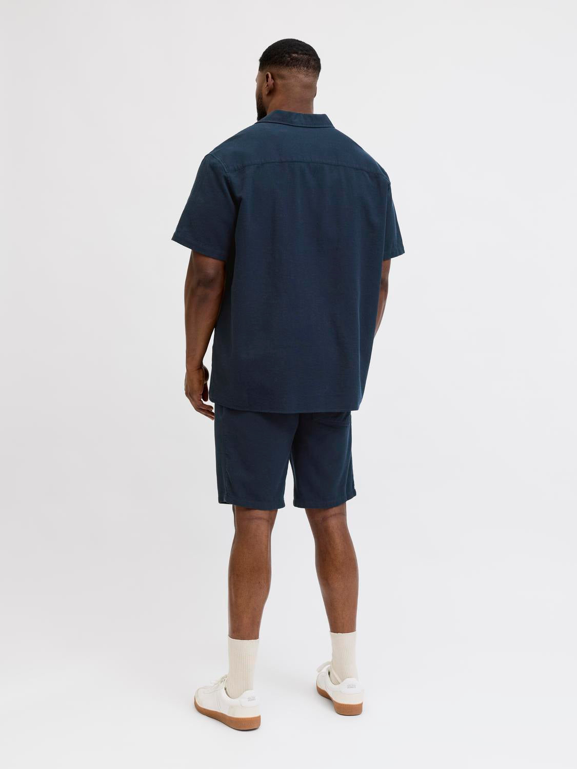 model_shot-back