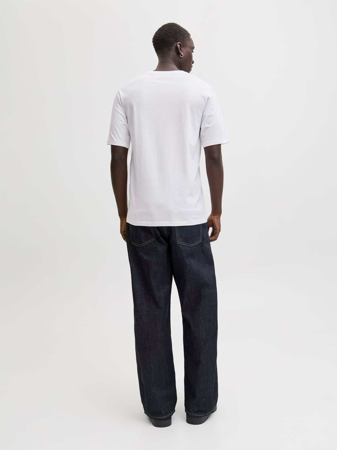 model_shot-back