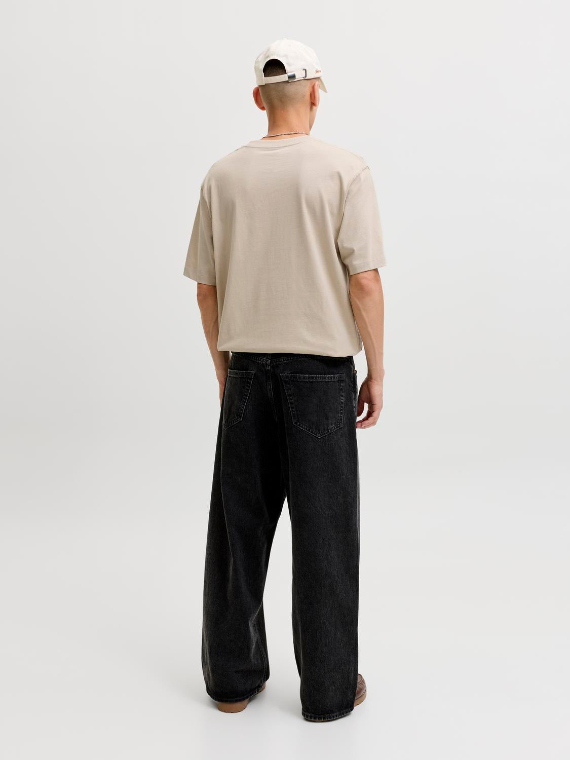 model_shot-back