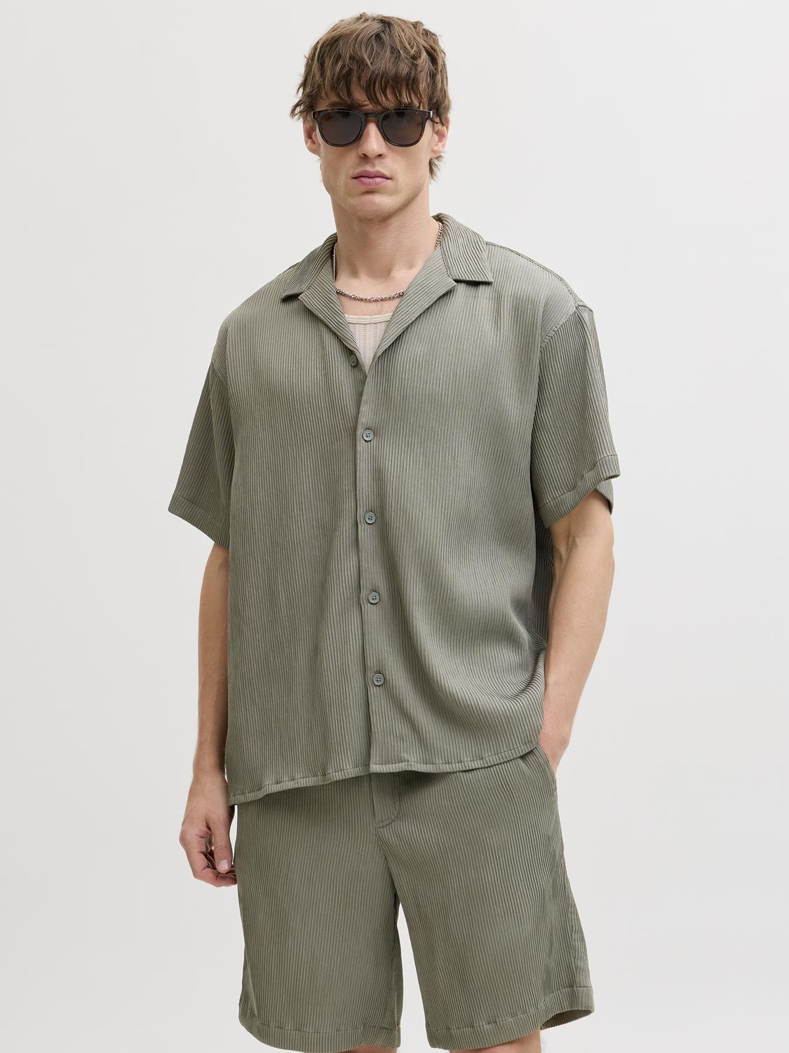 model_shot-front