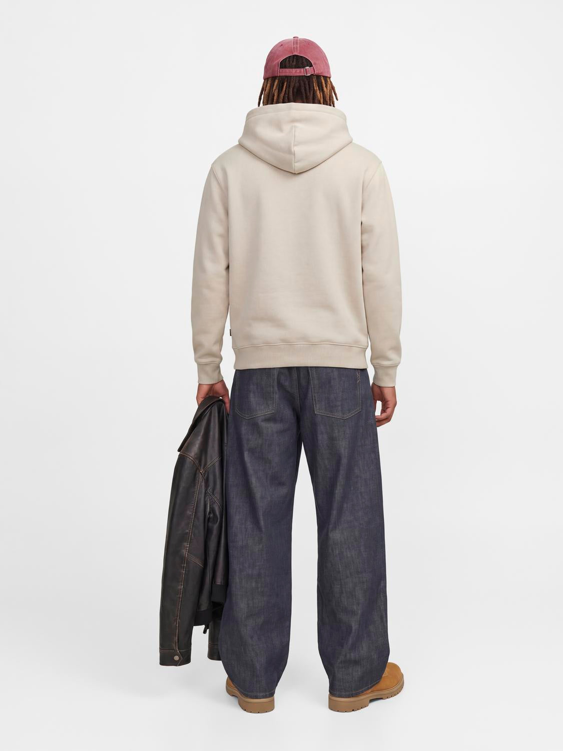 model_shot-back
