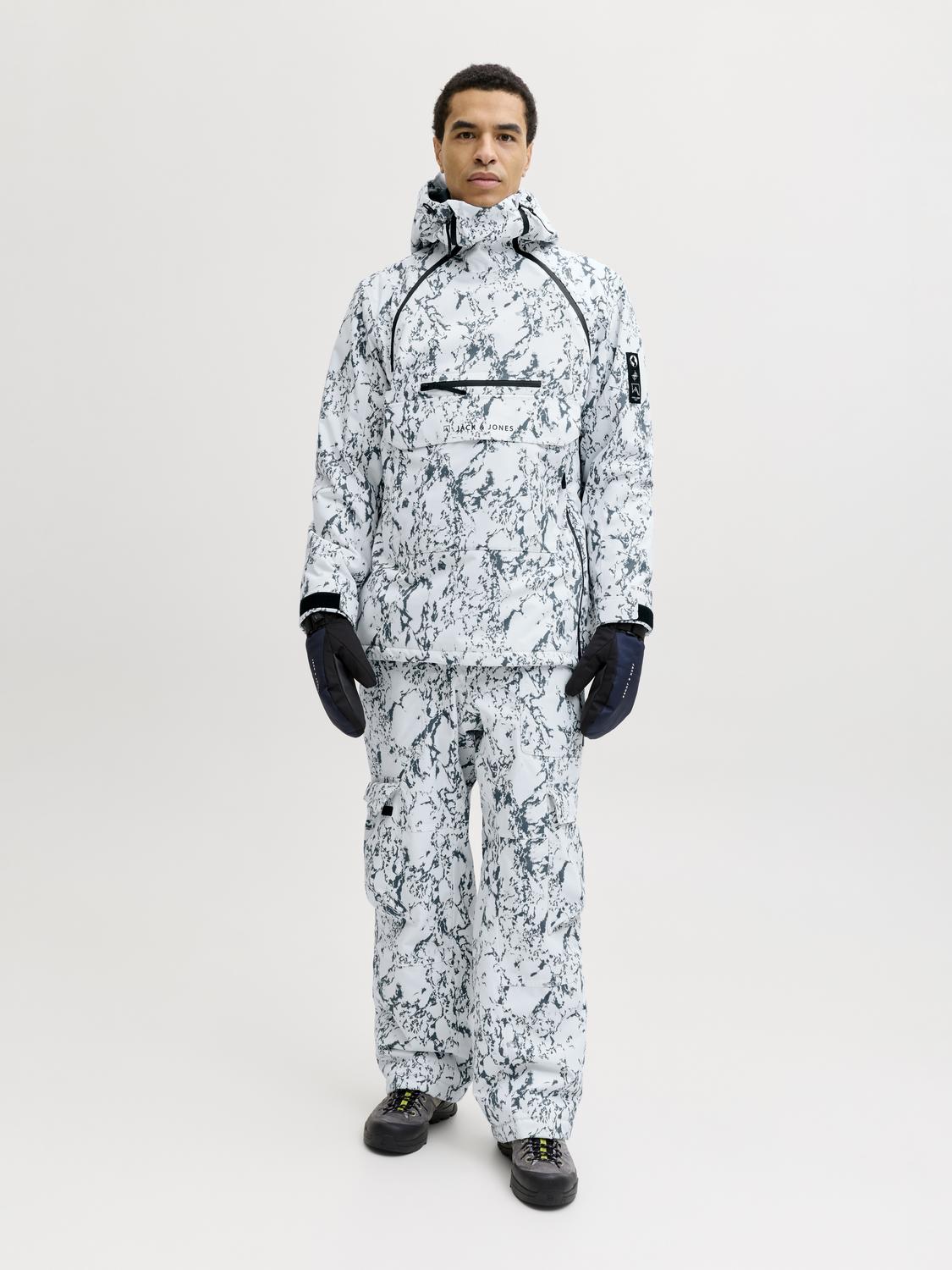 model_shot-front_full