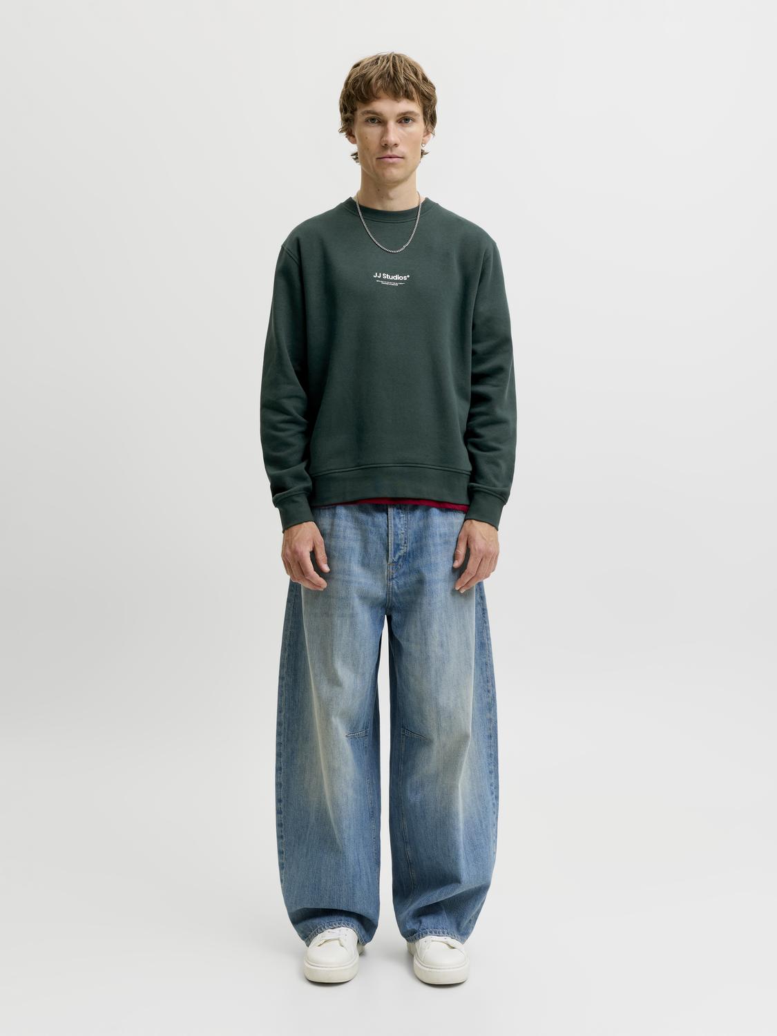 model_shot-front_full