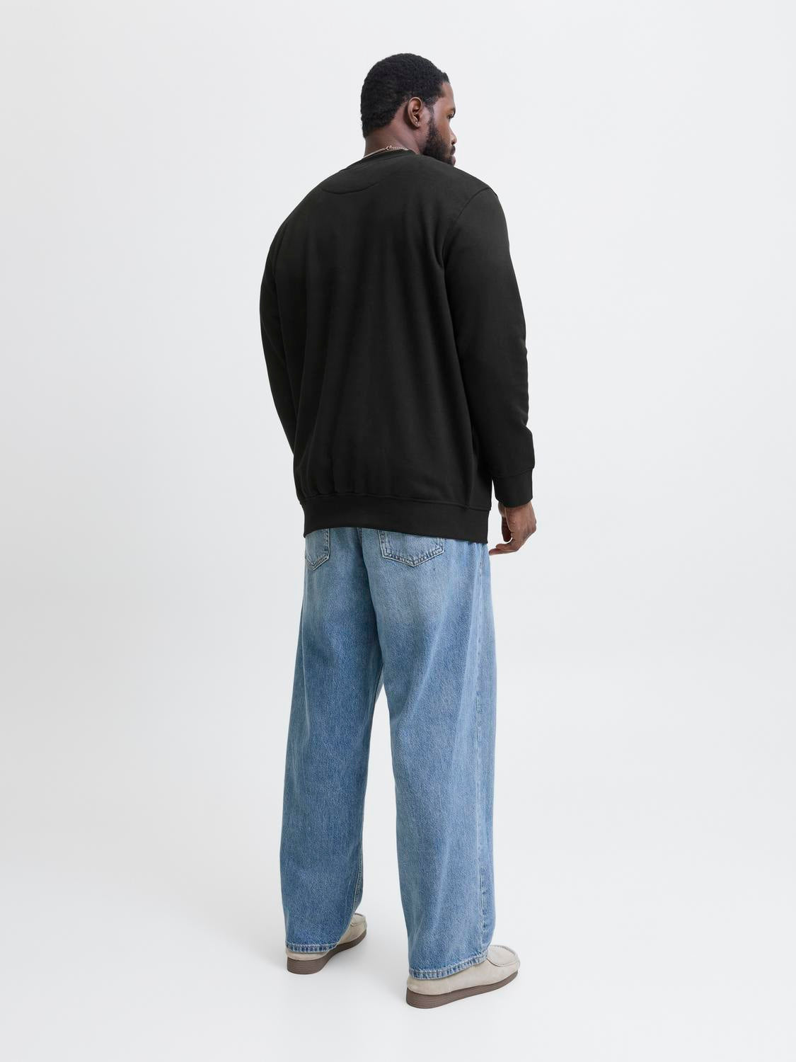 model_shot-back