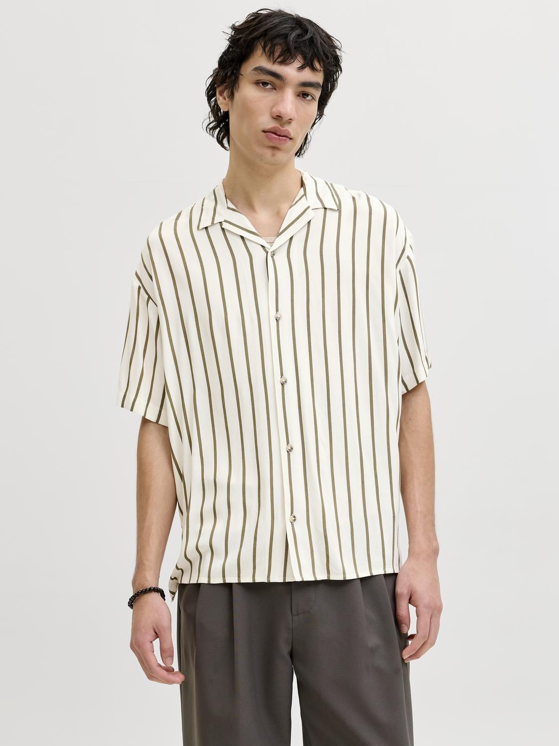 model_shot-front