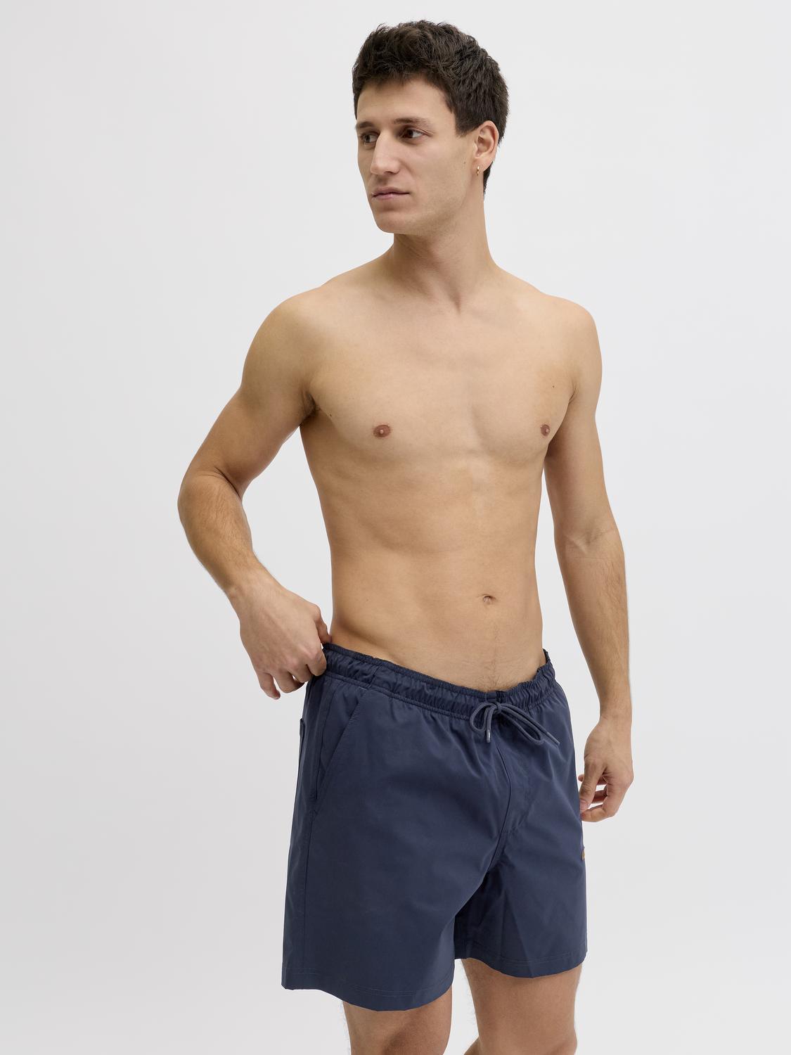model_shot-creative