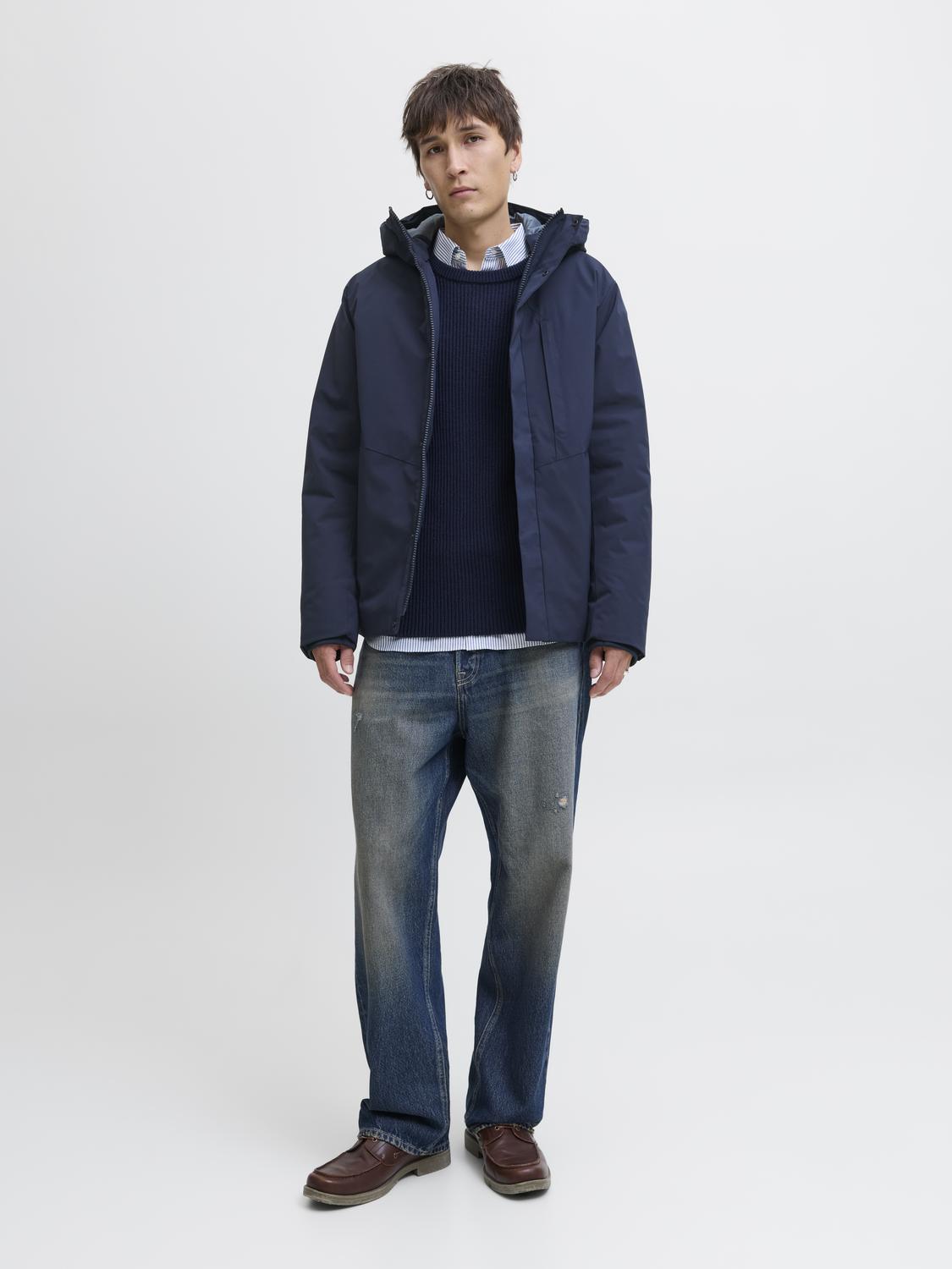 model_shot-front_full