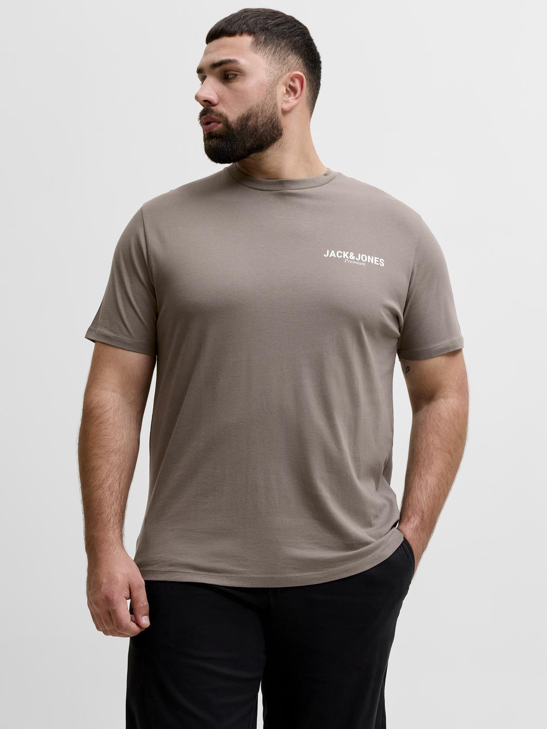 model_shot-front