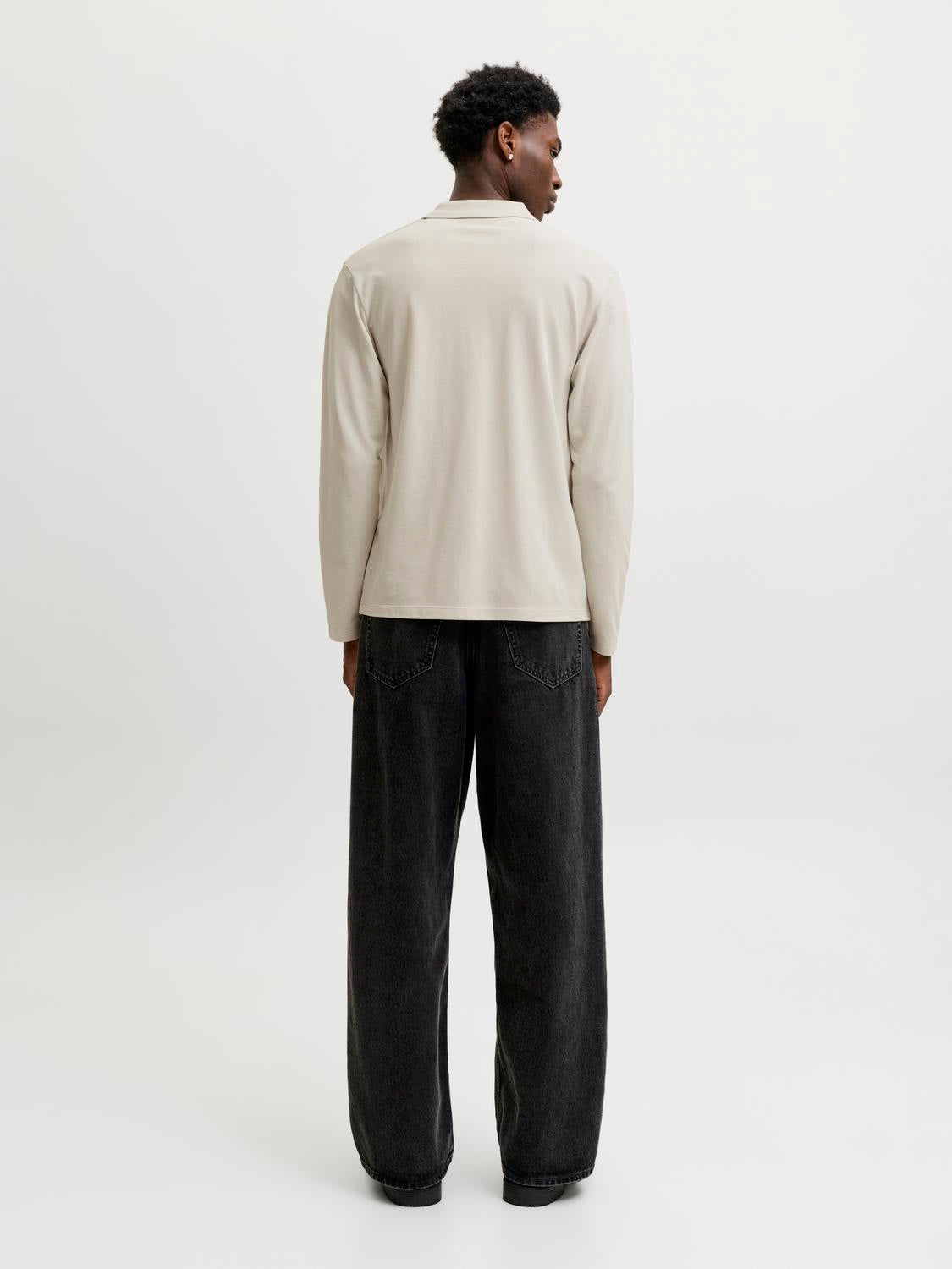model_shot-back