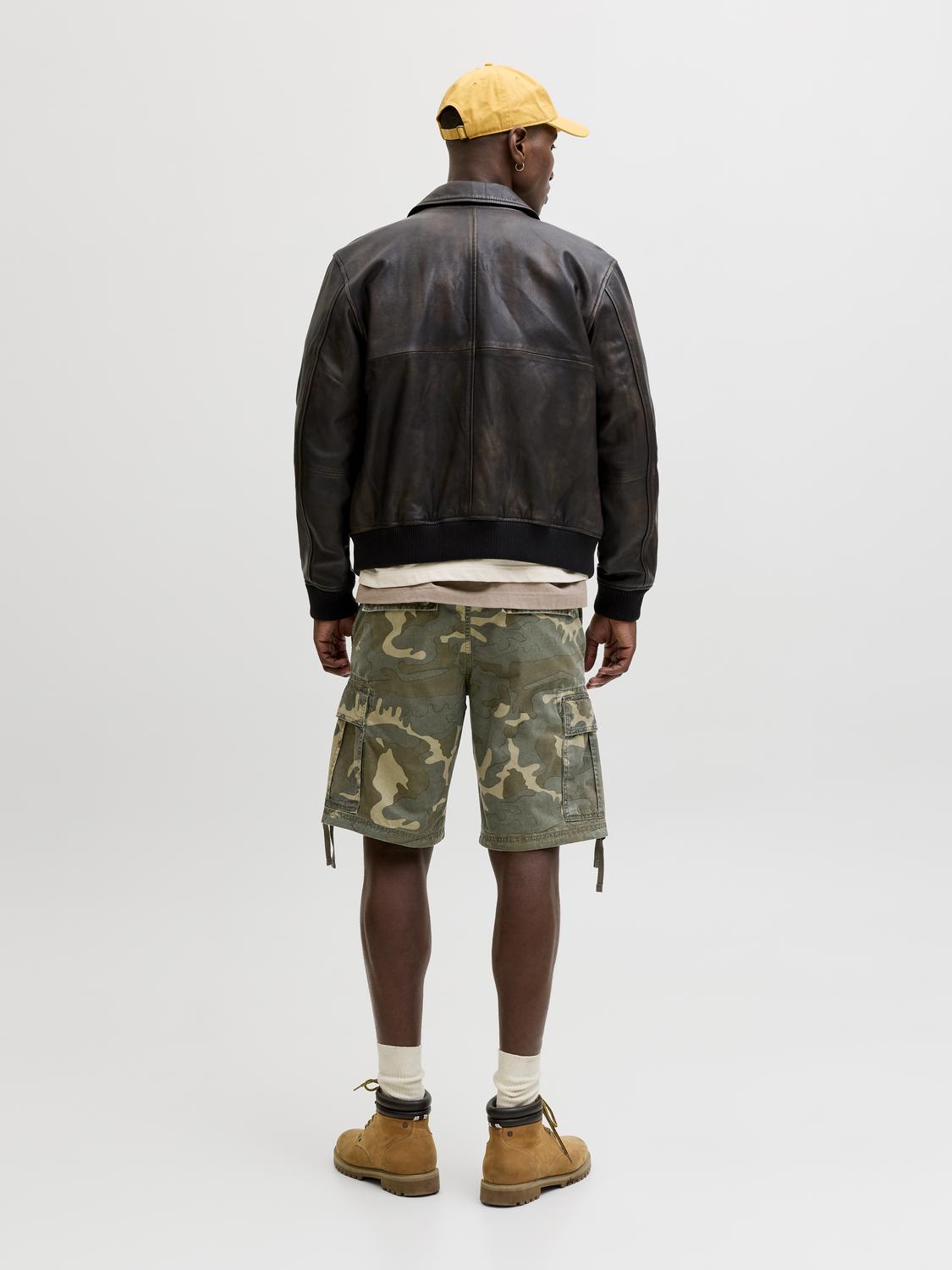 model_shot-back