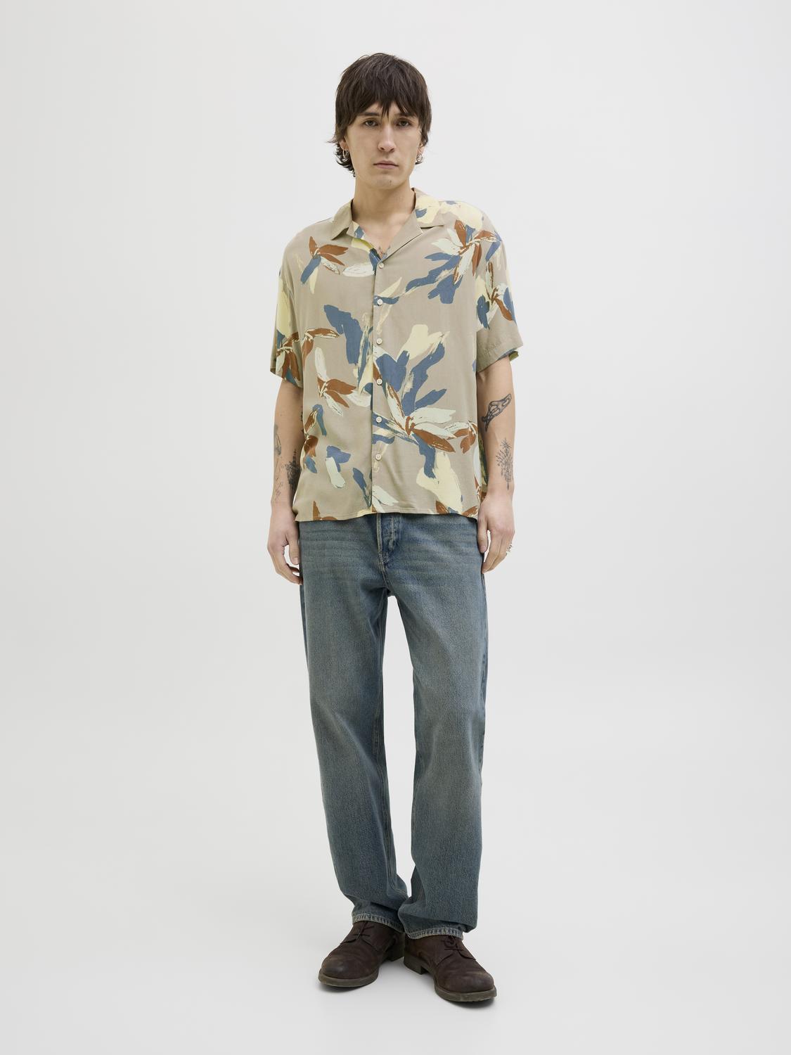 model_shot-front_full