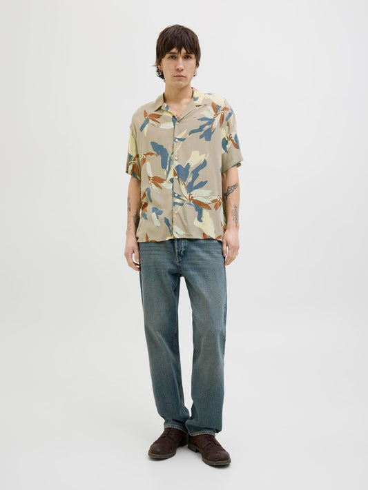 model_shot-front_full