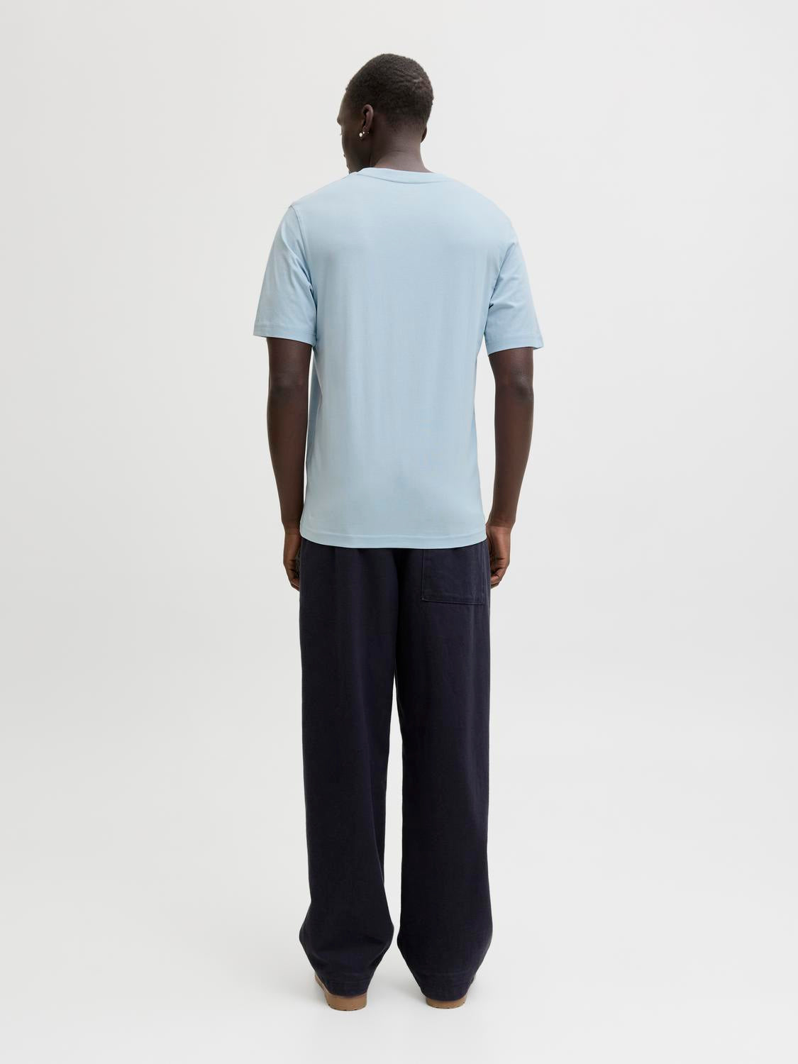 model_shot-back