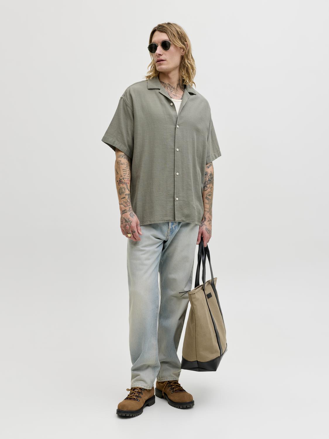 model_shot-front_full