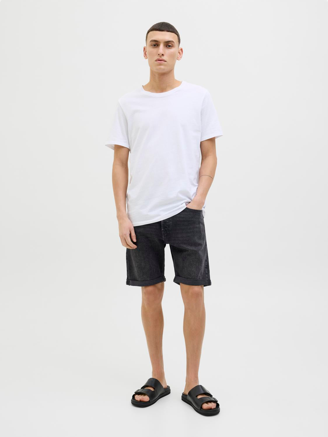 model_shot-front_full