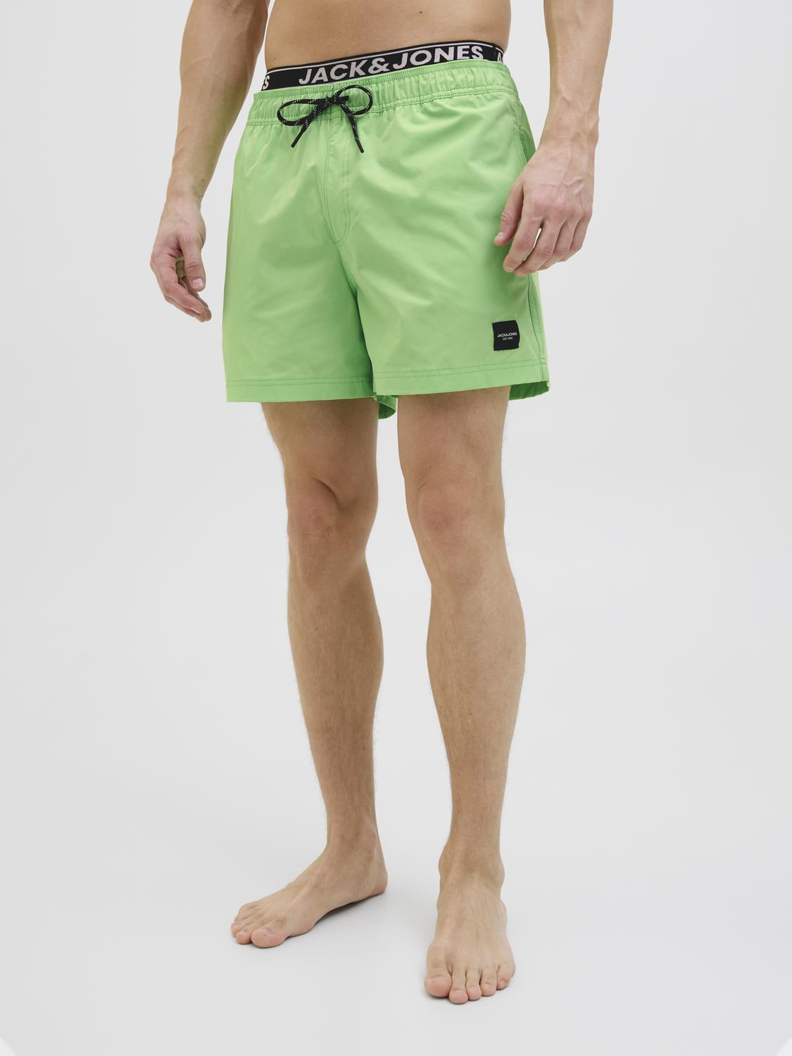 model_shot-front