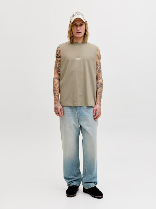 model_shot-front_full