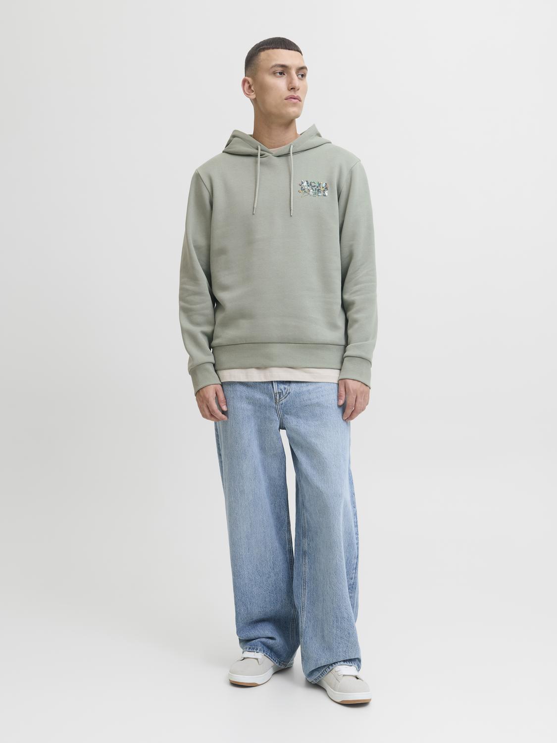 model_shot-front_full