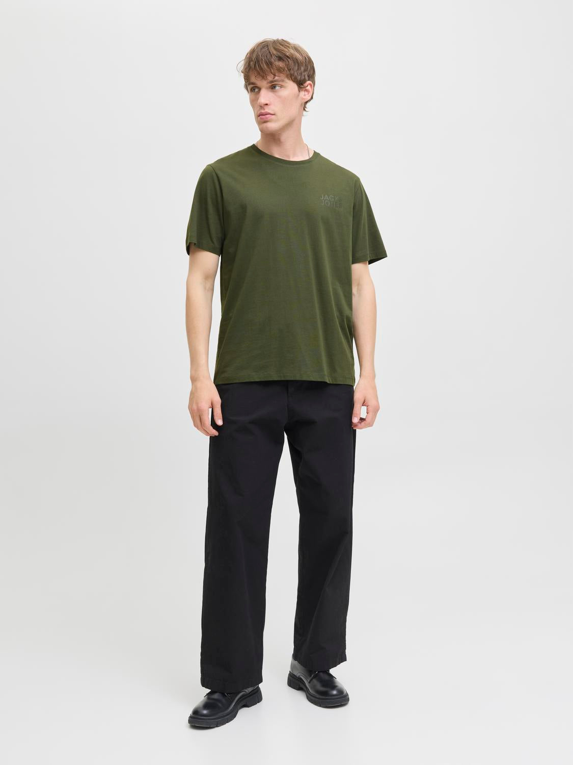 model_shot-front_full