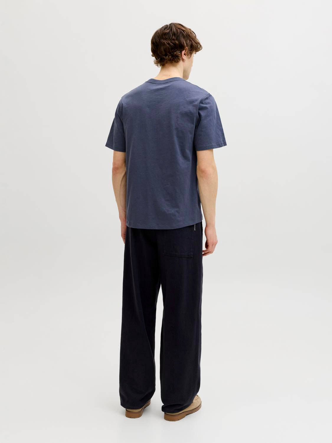 model_shot-back
