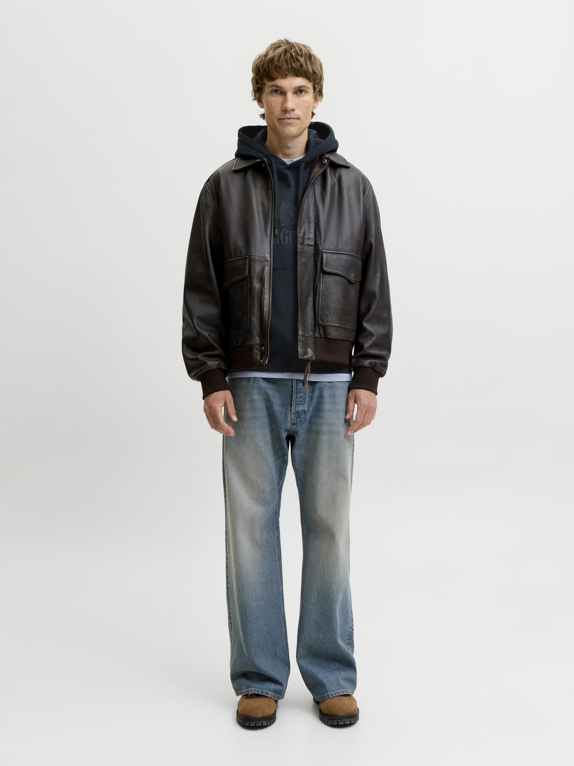 model_shot-front_full