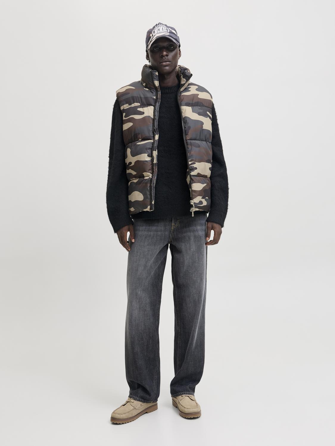 model_shot-front_full