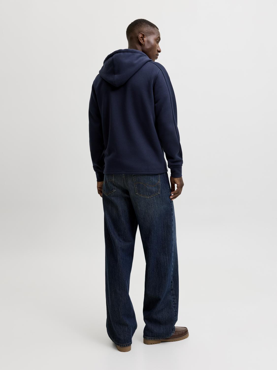 model_shot-back