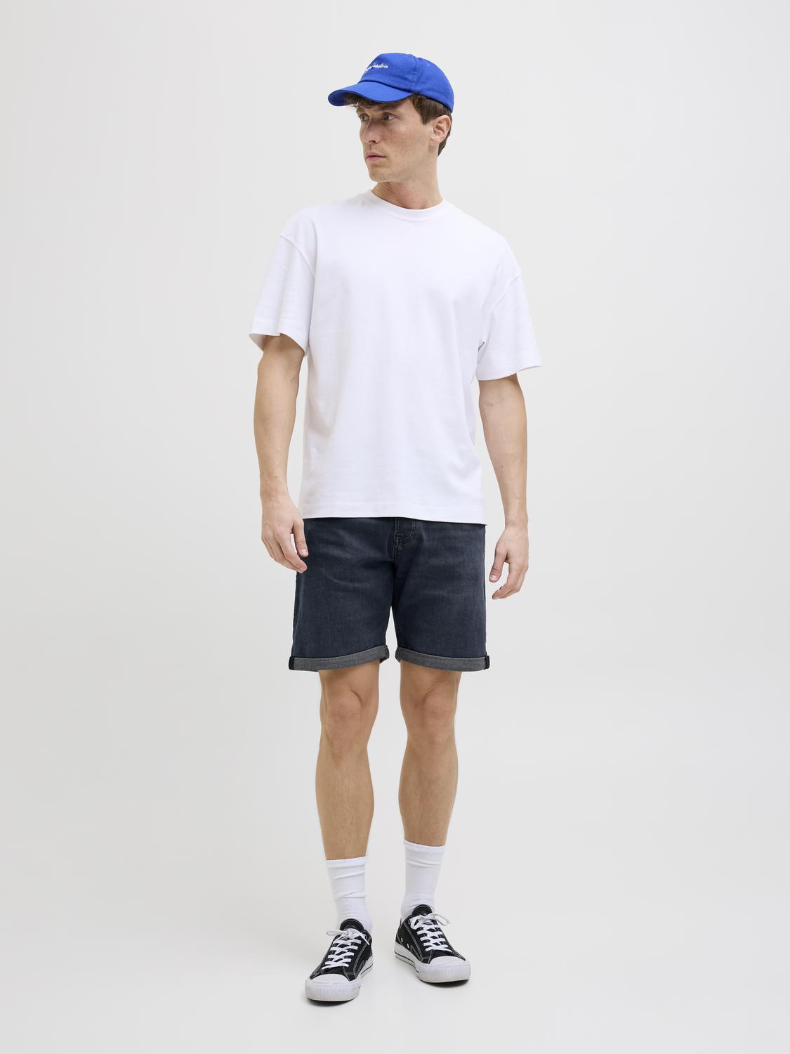 model_shot-front_full