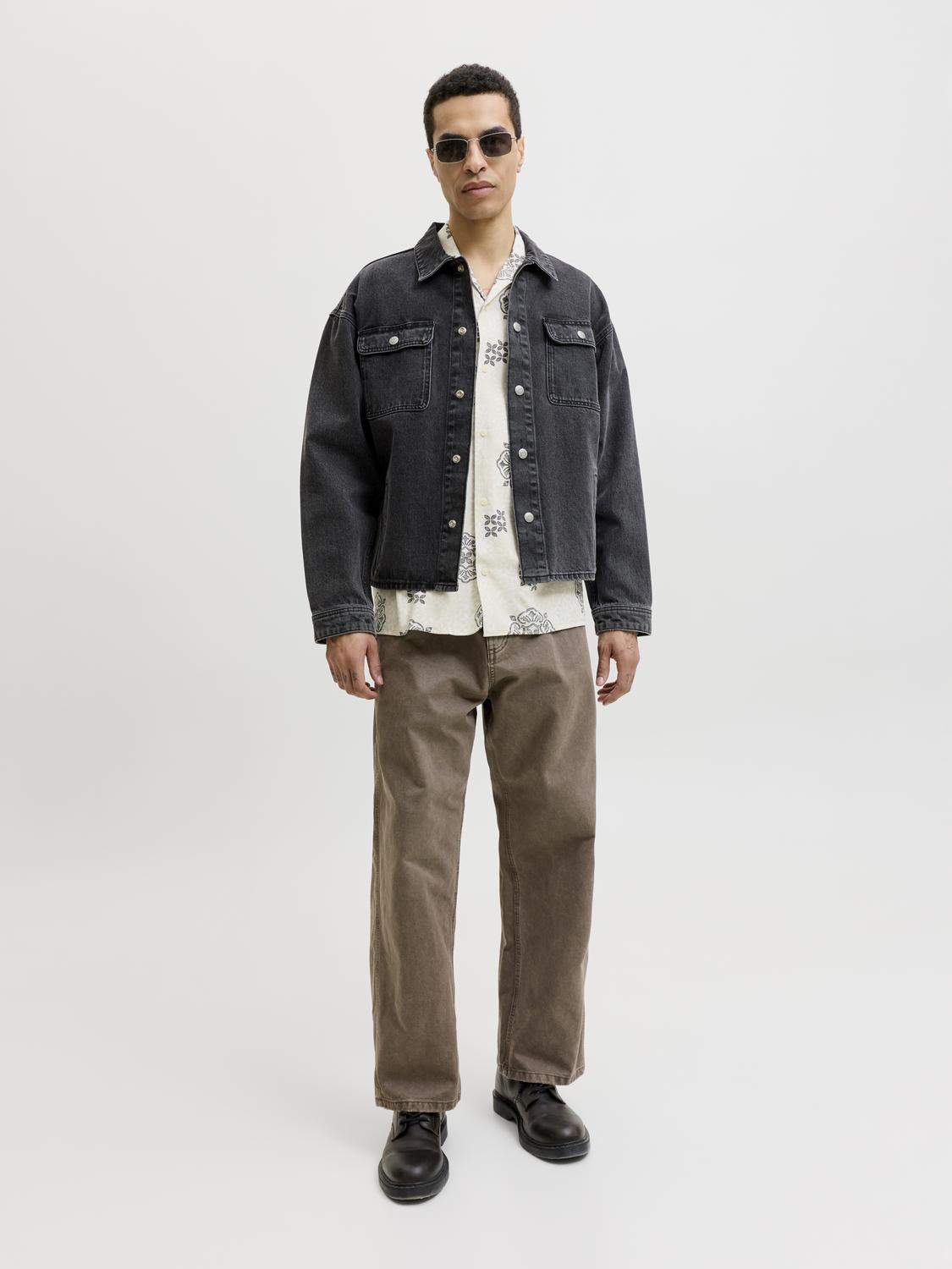model_shot-front_full